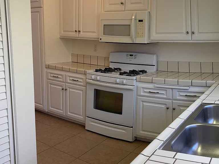 4231 Vista Del Rio Way #4 — Photo 10