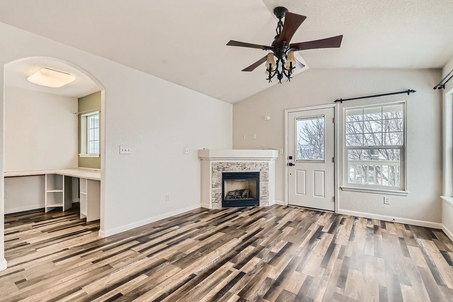 2 bed, 2.0 bath, 1047 sqft, $1,895 — Photo 1
