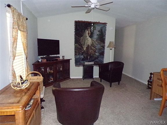 3rd image of 10121 S Carol Ct