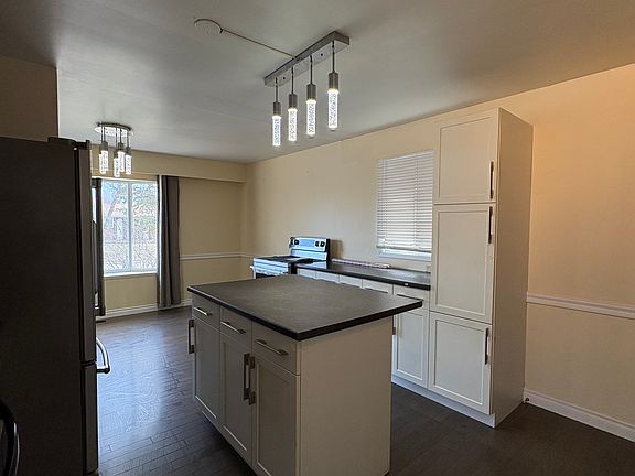 3rd image of 18 Marchant Cres