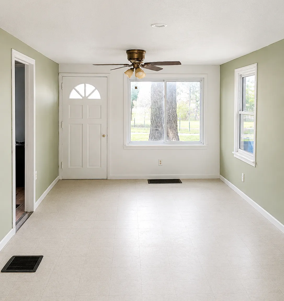 4 bed, 1100 sqft, $1,300 — Photo 3