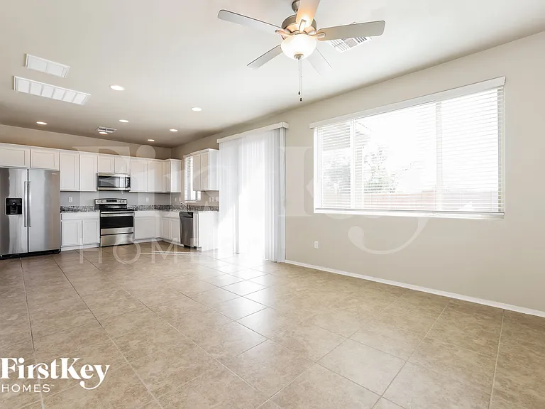 200 E Imperial Ct — Photo 5