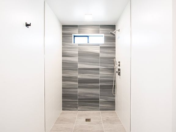 5th image of 1111 N Kenmore Ave #104