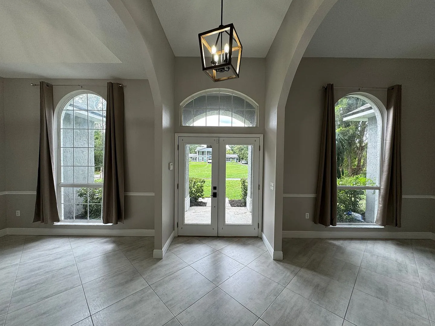 Beautifully Renovated 4/3 Home ~ East Orlando ~ Fenced Yard ~ No HOA! — Photo 3
