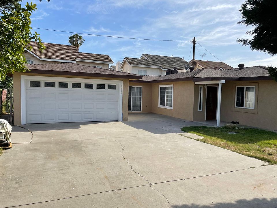 Front of house, garage and driveway space
