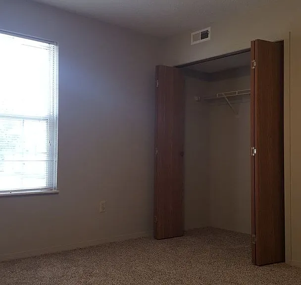 1016 N Pheasant Run — Photo 8