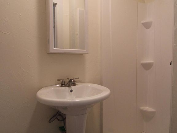 4th image of 422 Elm Ave APT 3