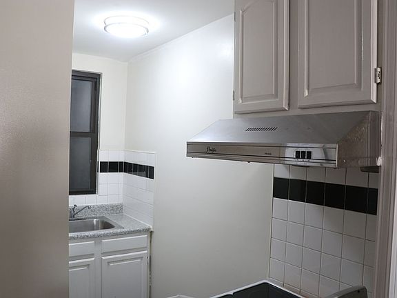 3rd image of 40 Ludlow St APT 11