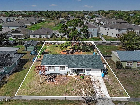 3rd image of 1076 Galty Cir NE