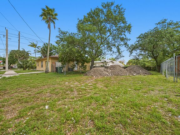 2nd image of 438 NW 13th Avenue