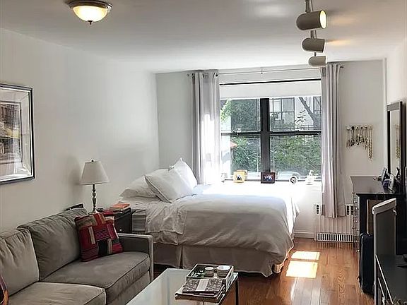 5th image of 220 W 14th St APT 3D