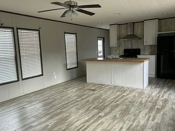 2nd image of 660 Maxey Rd Trailer 165