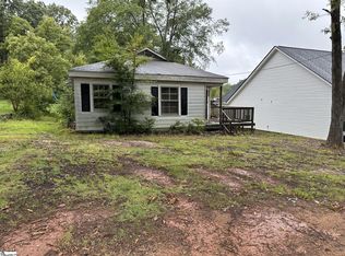 724 Chestnut St, Laurens, SC 29360