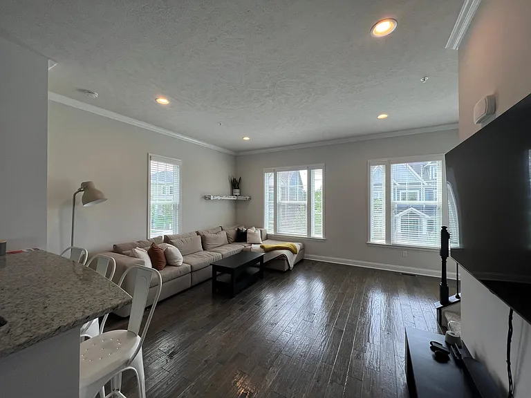 152 Seneca Pl — Photo 3