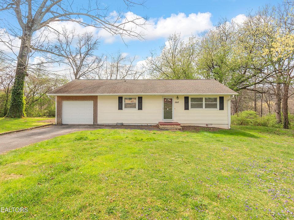 1st image of 3917 Oakwood Ln
