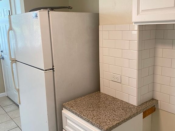 5th image of 420-422 Douglass St #1