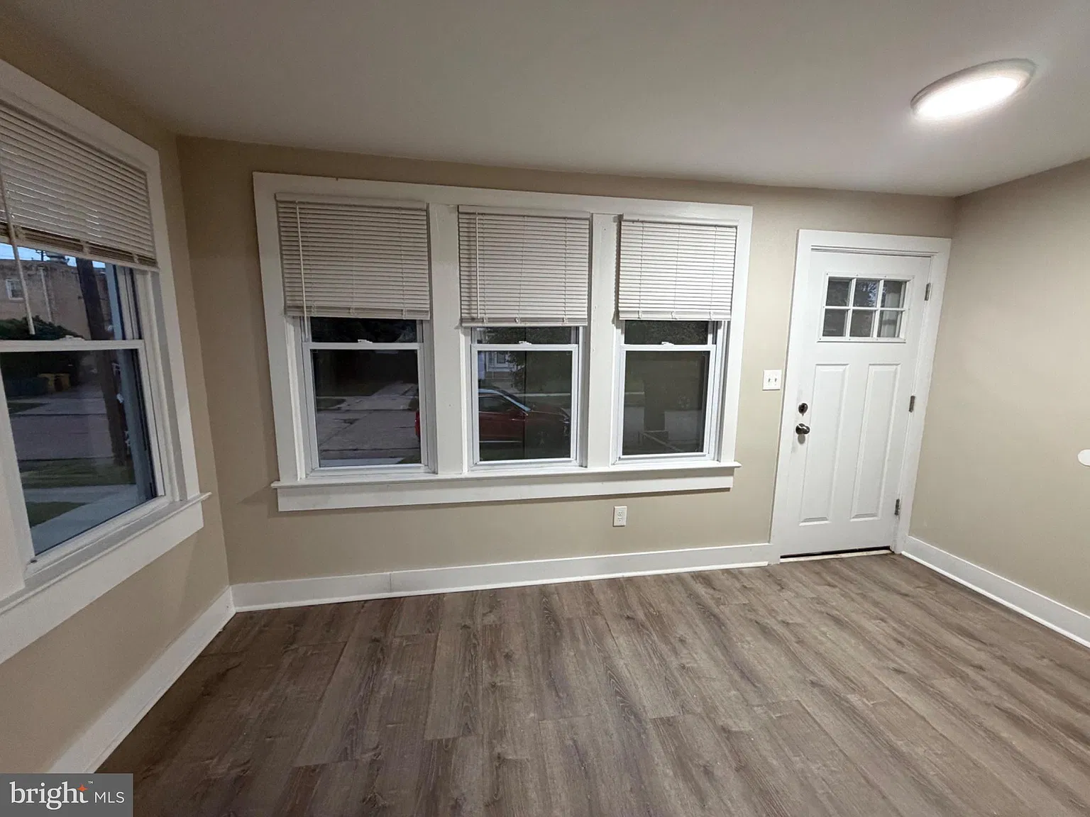 3 bed, 1.0 bath, 1705 sqft, $2,200 — Photo 3