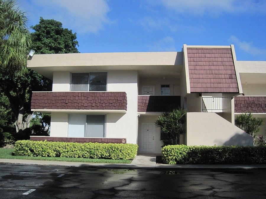 1st image of 2751 S Palm Aire Dr APT 208
