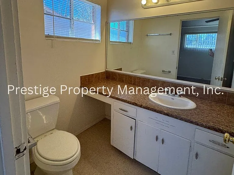 825 E Copper St — Photo 14