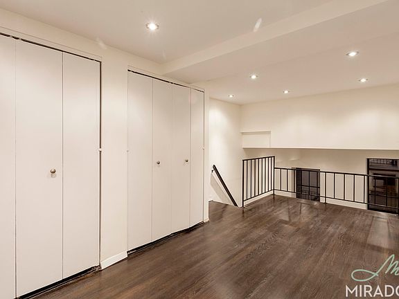 4th image of 10 E 13th St APT Lj