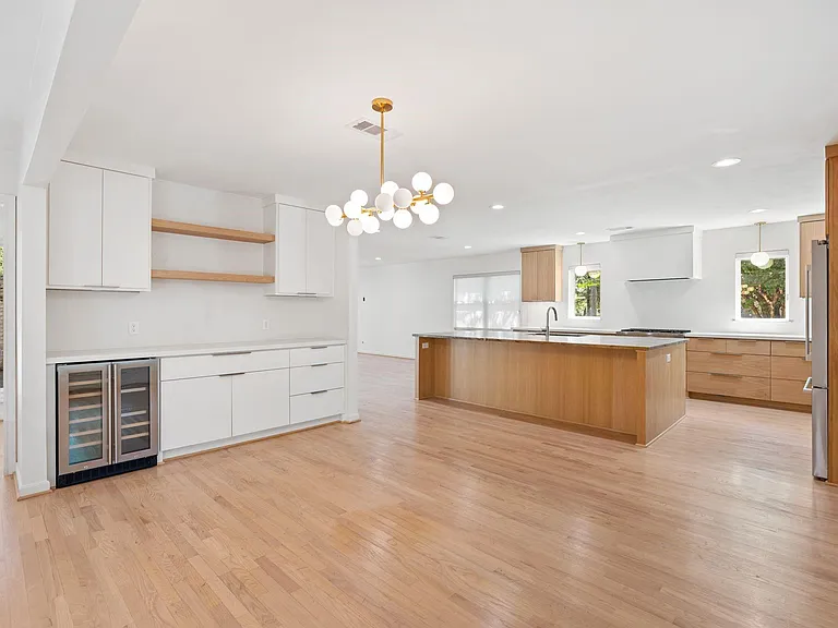 13703 Queensbury Ln — Photo 8