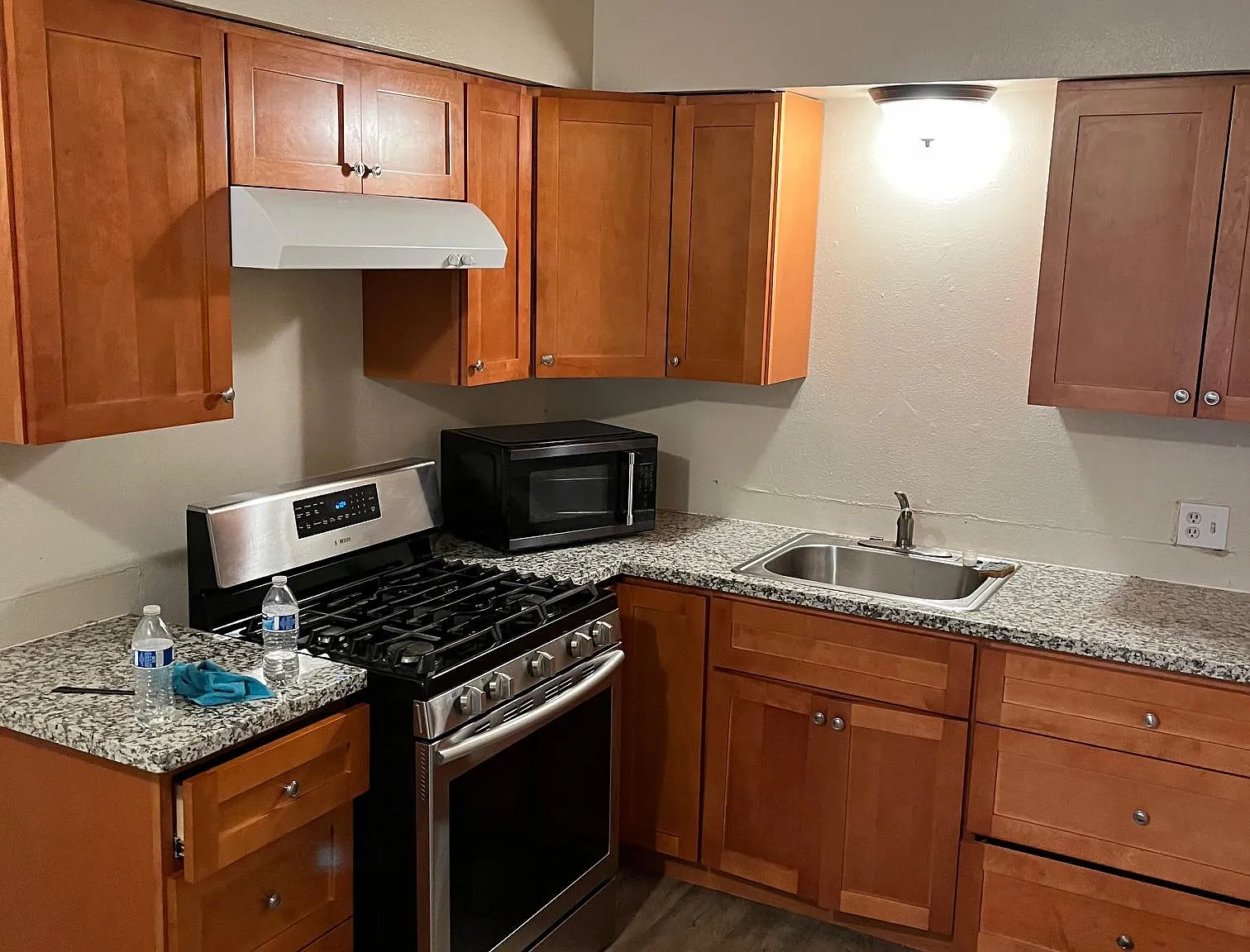 3 bed, 1000 sqft, $2,000 — Photo 1