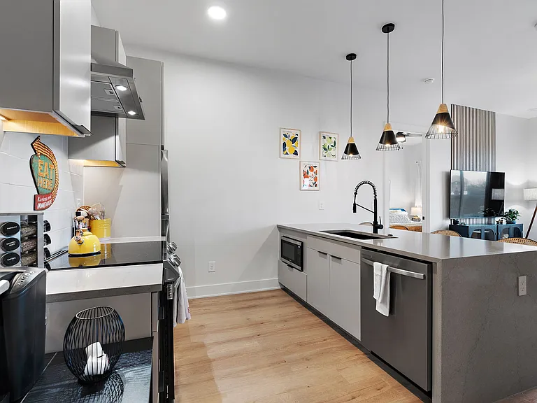 1090 Haysboro Ave #304 — Photo 4