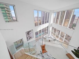 60 SW 13th St
