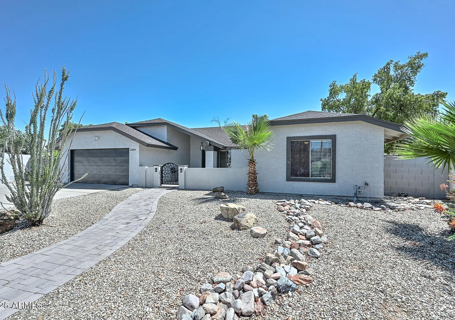 4 bed, 2.0 bath, 1749 sqft, $4,000 — Photo 1