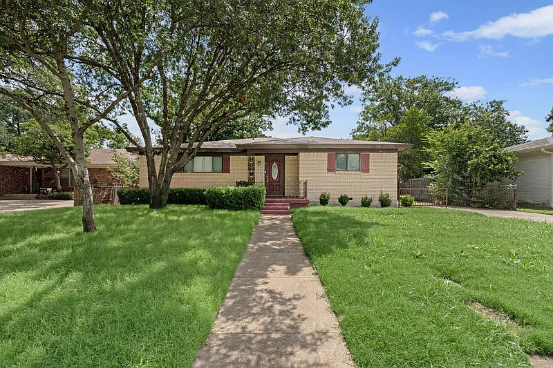 3 bed, 2.0 bath, 1614 sqft, $3,500 — Photo 2