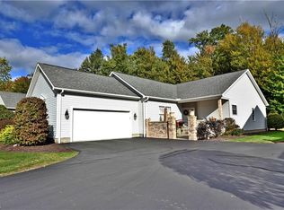 210 Palmer Cir NE, Warren, OH