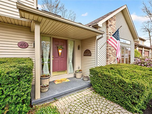 2nd image of 49 Wood Run Cir