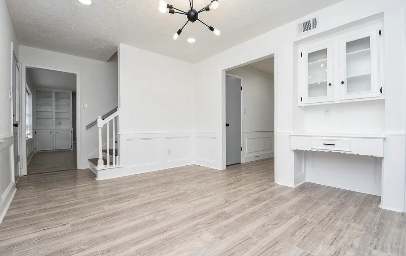 4 bed, 2.5 bath, 2446 sqft, $2,400 — Photo 1