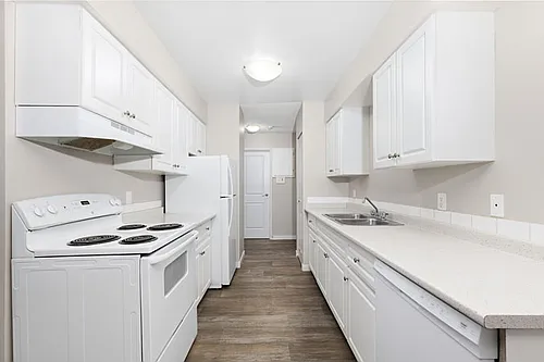 670 McBeth Pl Photo 1