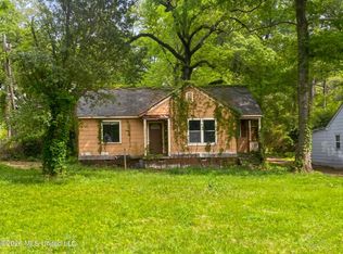 2006 Alta Woods Blvd, Jackson, MS 39204