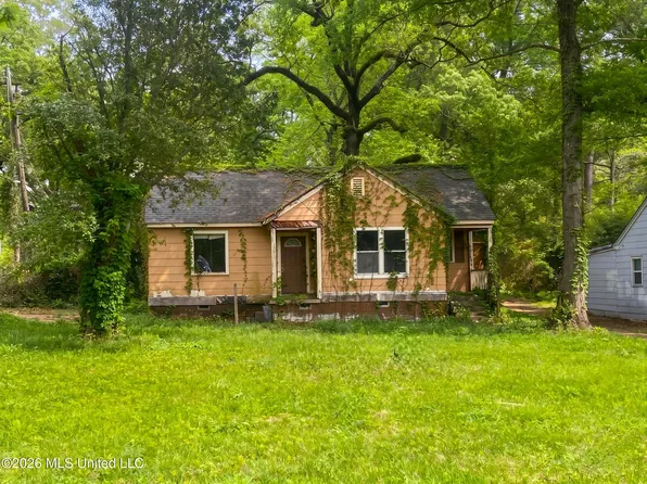 2006 Alta Woods Blvd, Jackson, MS 39204