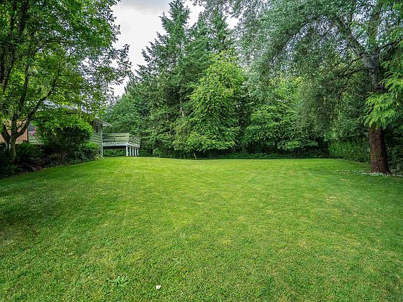 5th image of 15875 101a Ave