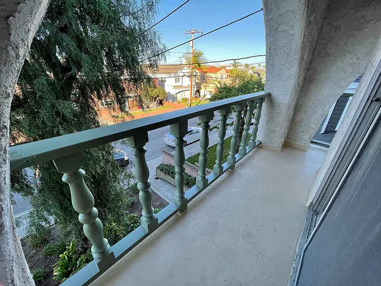 1900 Dufour Ave — Photo 51