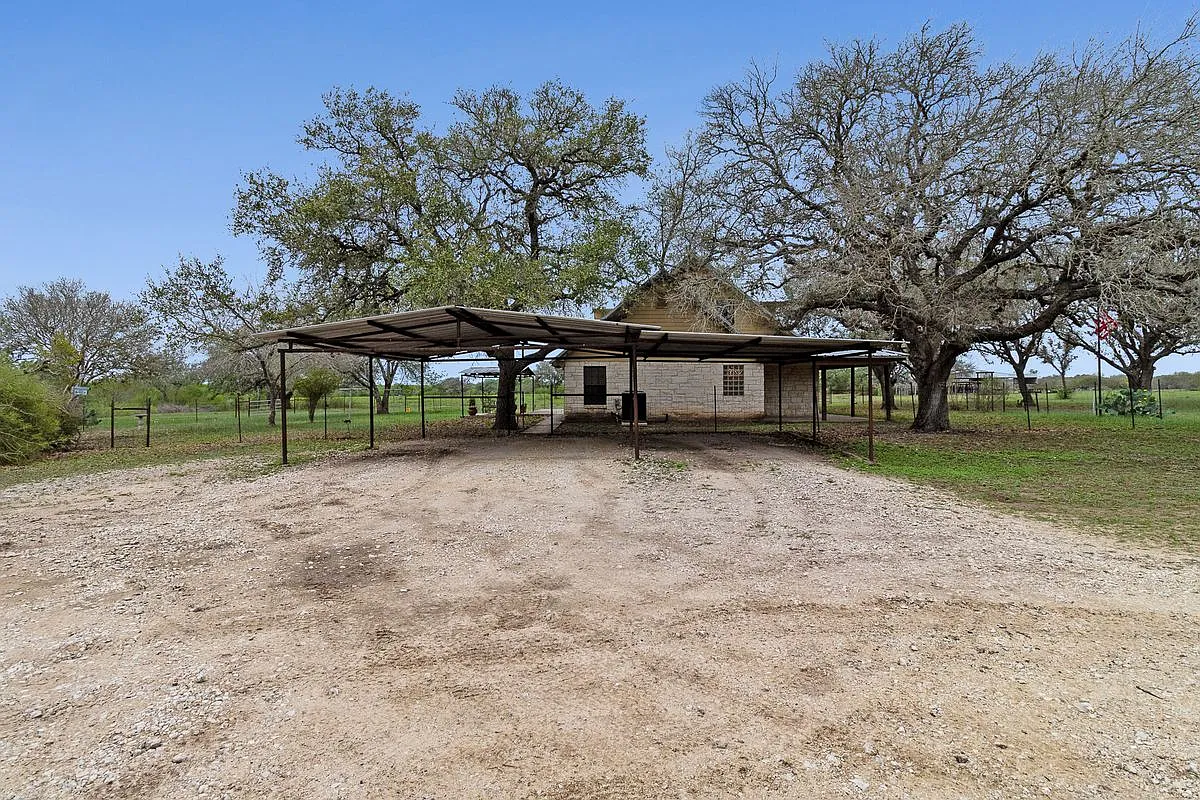 Building Photo - 649 Pvt #5001