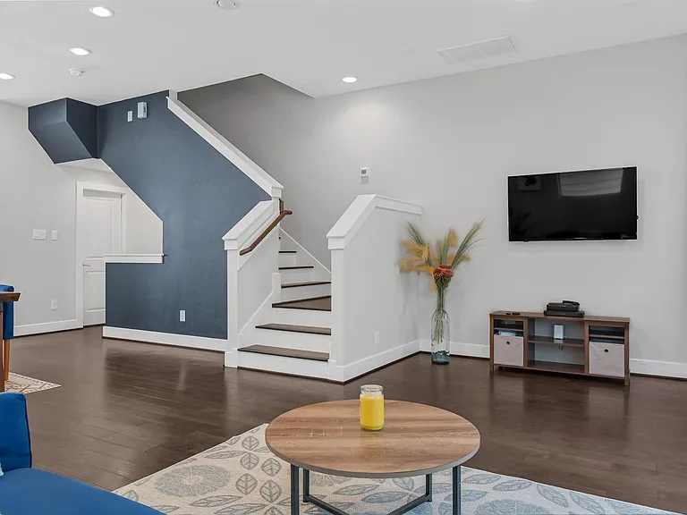 211 Milby St — Photo 14