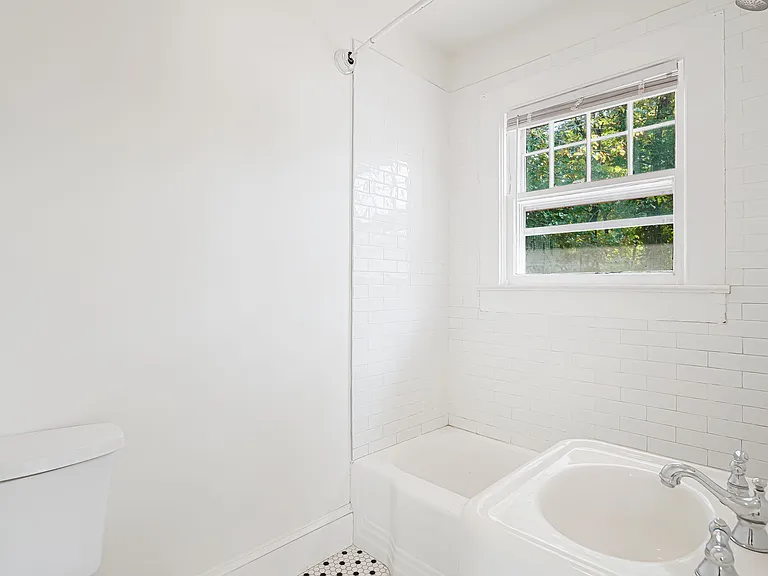 433 S Broad St — Photo 11