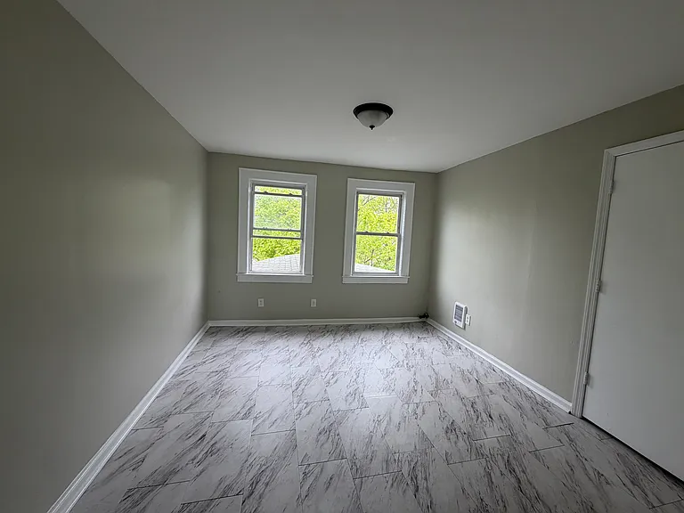 176 Scheerer Ave #3L — Photo 4