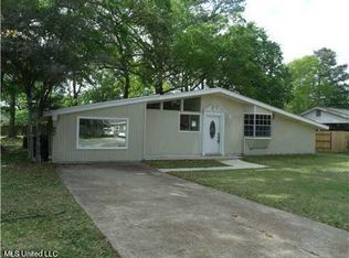 709 Halstead Rd, Ocean Springs, MS 39564