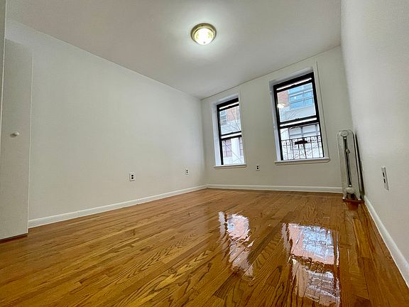 3rd image of 312 W 15th St APT 11