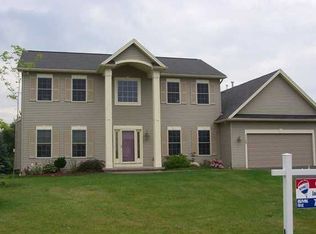 1168 Sweet Creek Cir, Webster, NY 14580