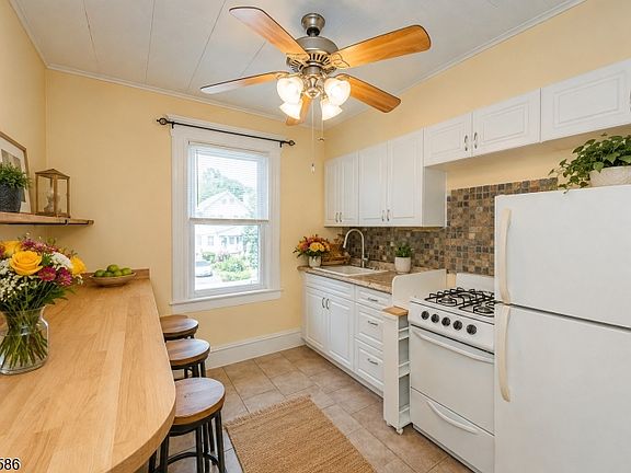 4th image of 97 Berkeley Ave Floor 2