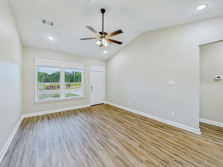 306 Redbud Ct — Photo 10