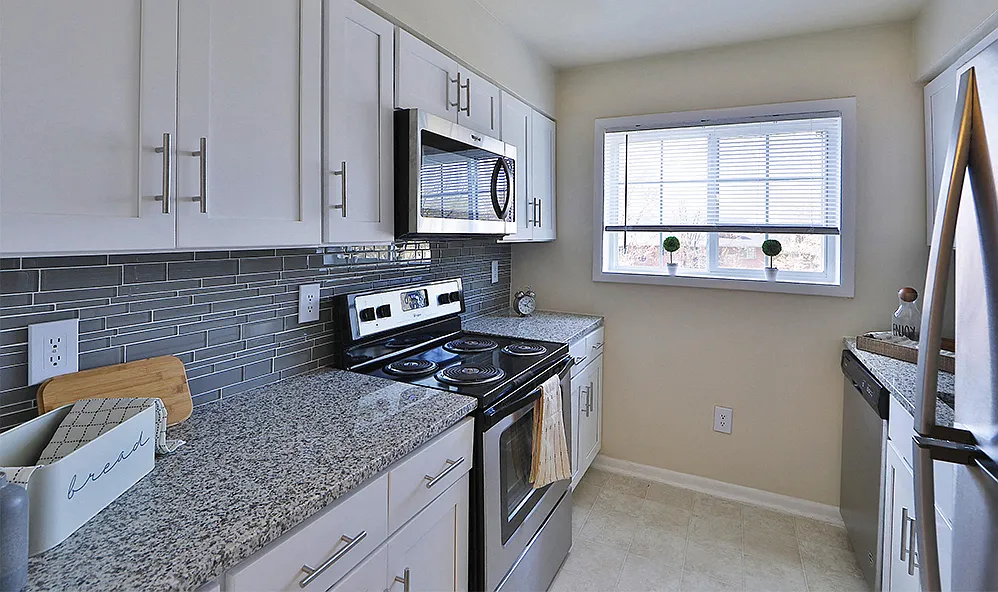 Elmwood Terrace Apartments and Townhomes — Photo 2