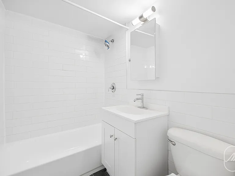 313 W 29th St #B — Photo 9