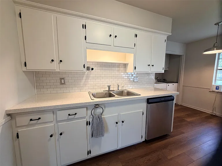 7603 Grape St — Photo 17